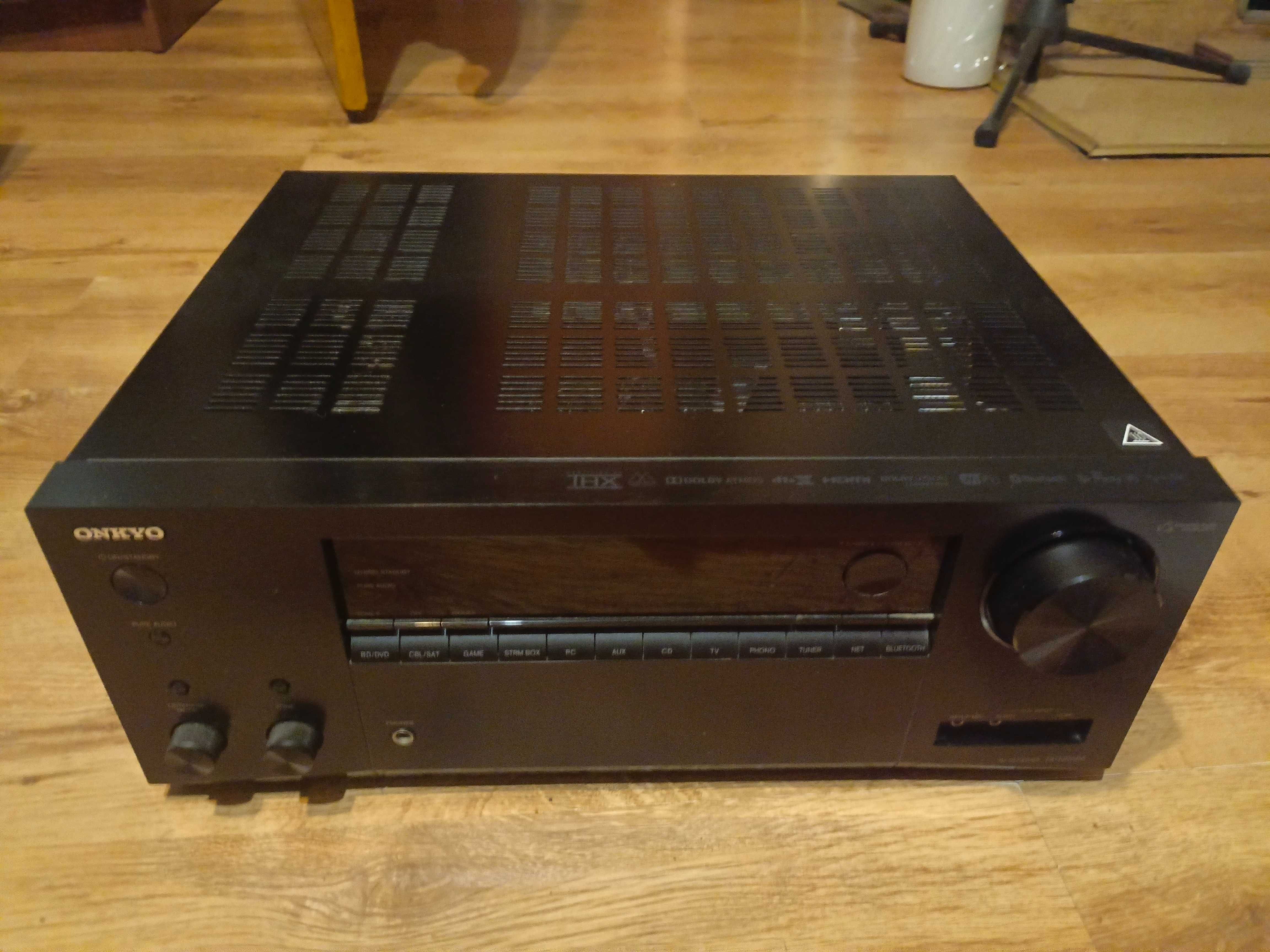 Sprzedam w idealnym stanie amplituner Onkyo TX-NR686.