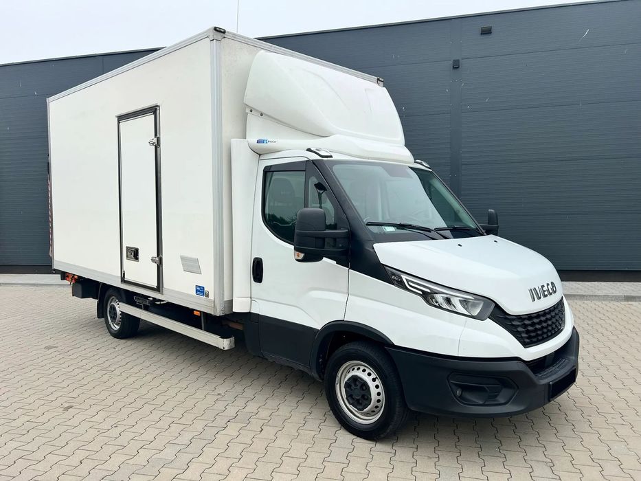 Iveco Daily 3.0 Diesel 180KM 6biegów 35S18  3.0d 180KM 6B winda LED po przeglądzie świeże opony dobre wyposażenie