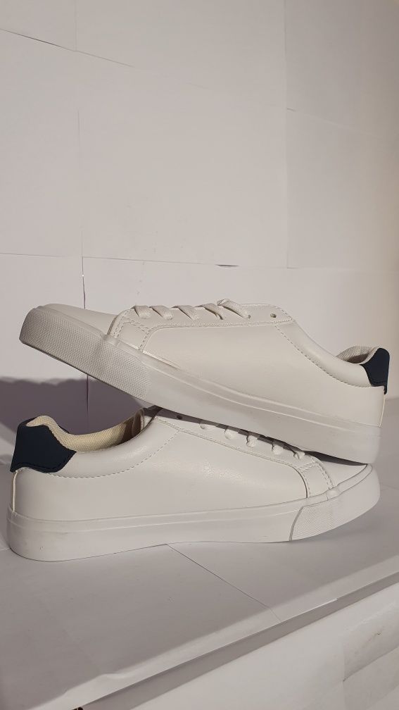 Buty nowe damskie sportowe Pier - One białe rozmiar 37