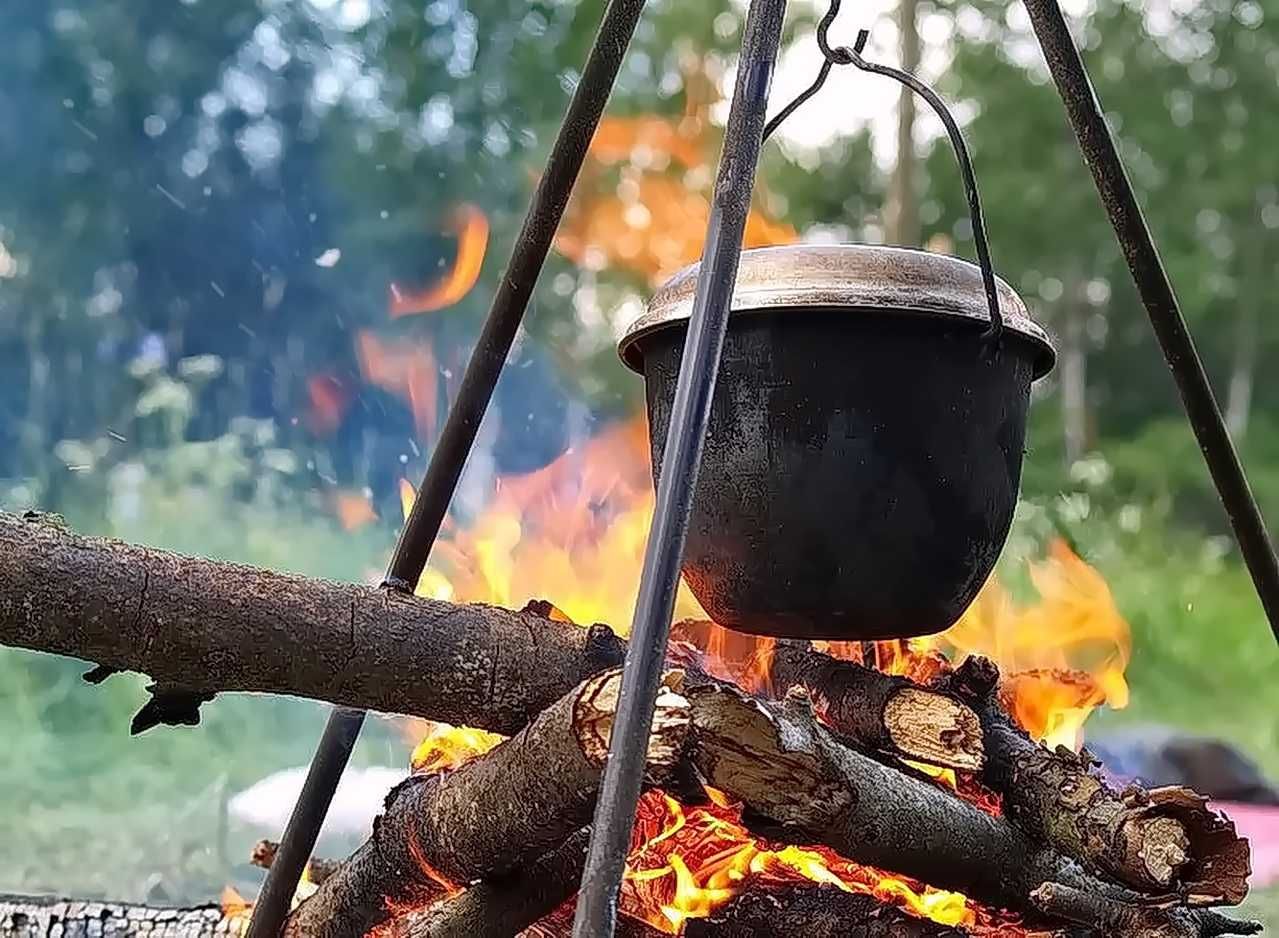 Котелок казан походный туристический 10 л с треногой для костра.