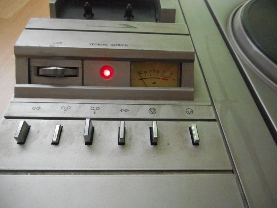 magnetofon gramofon produkcji rosyjskiej