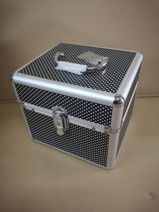 Kuferek kosmetyczny lub fryzjerski nowy