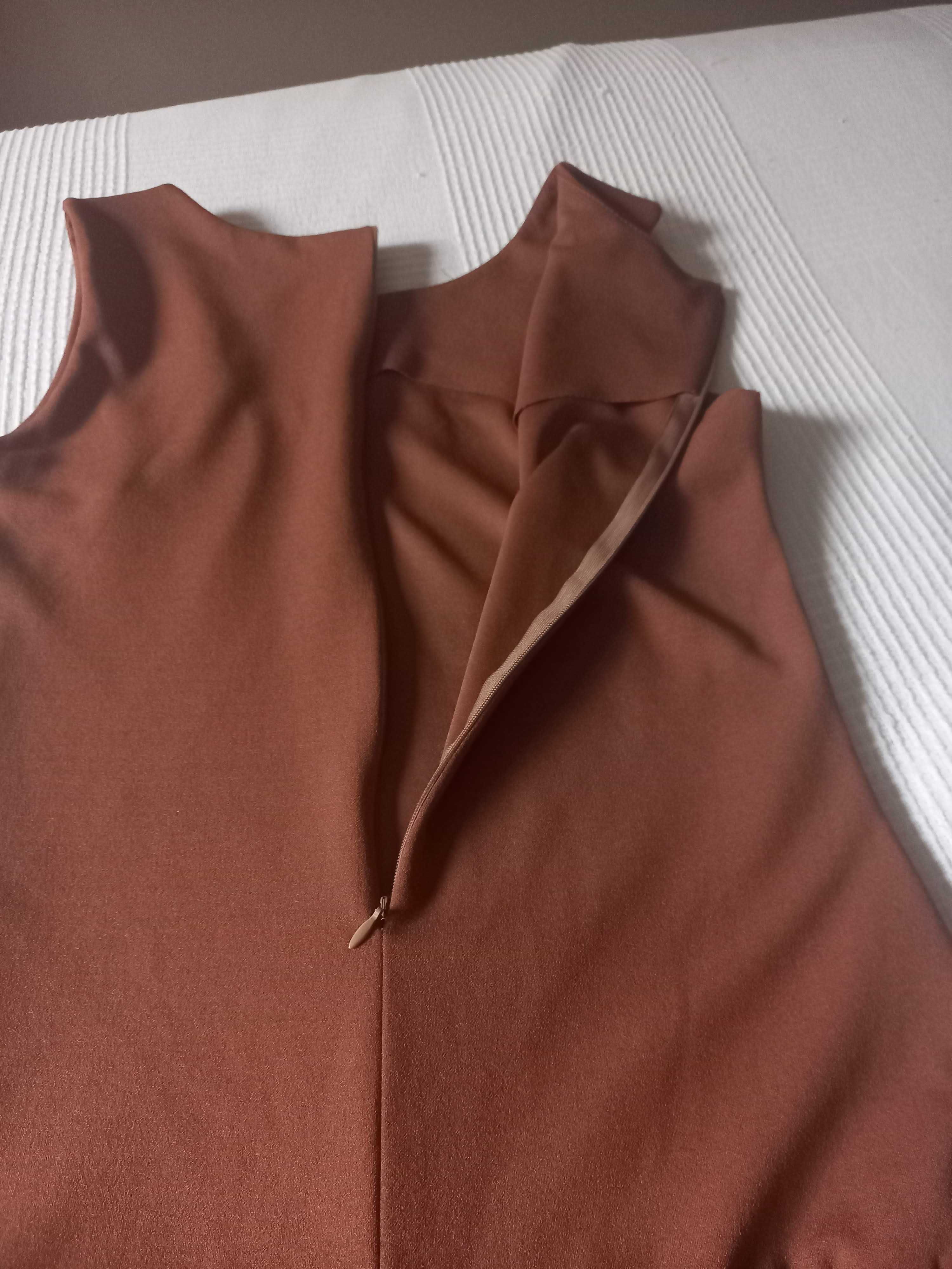 Vestido vintage, castanho, plissado, Tam 38 (Portes incluídos)