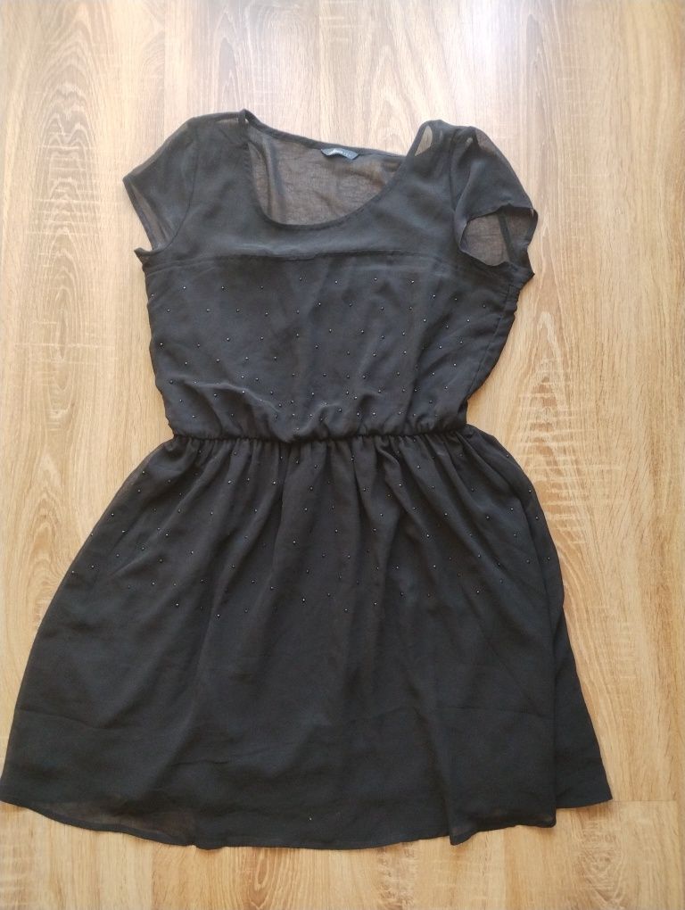 Sukienka czarna z siateczką na dekoldzie
