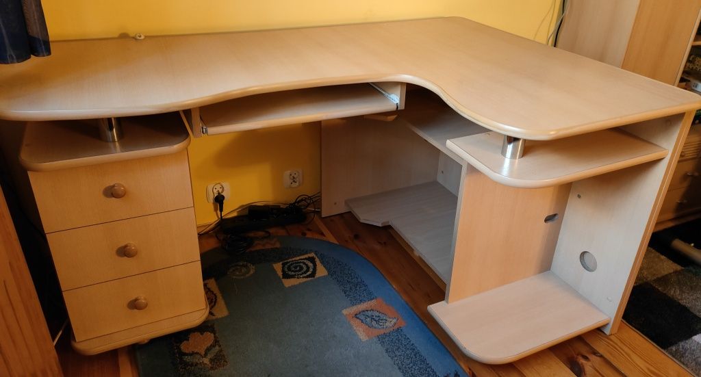 biurko narożne w kształcie L