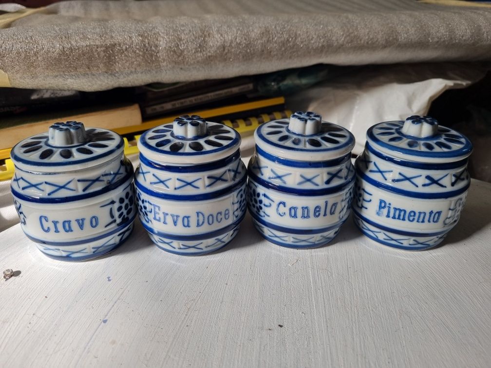 4 Potes de especiarias 15€