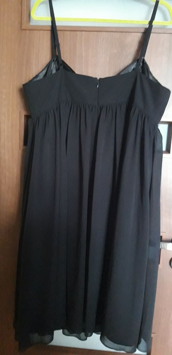 Elegancka sukienka w idealnym stanie