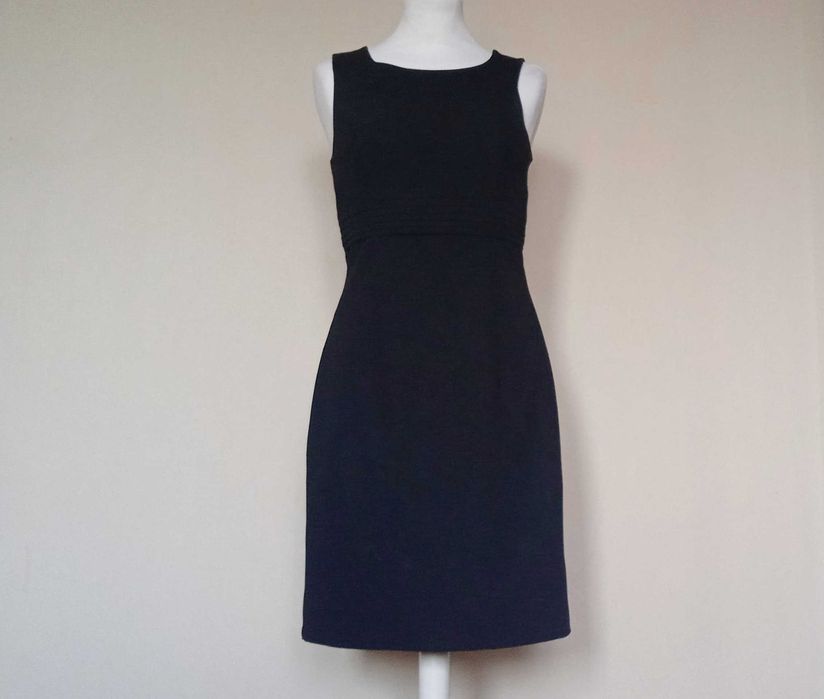 czarna dopasowana sukienka - wymaga czyszczenia