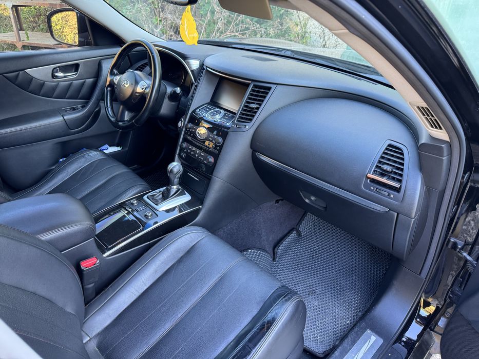 Infiniti QX70 3,7 газ/бенз 2013