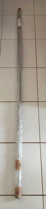 Ginásio metálico: halteres, 93 kg pesos, banco. Não utilizado.