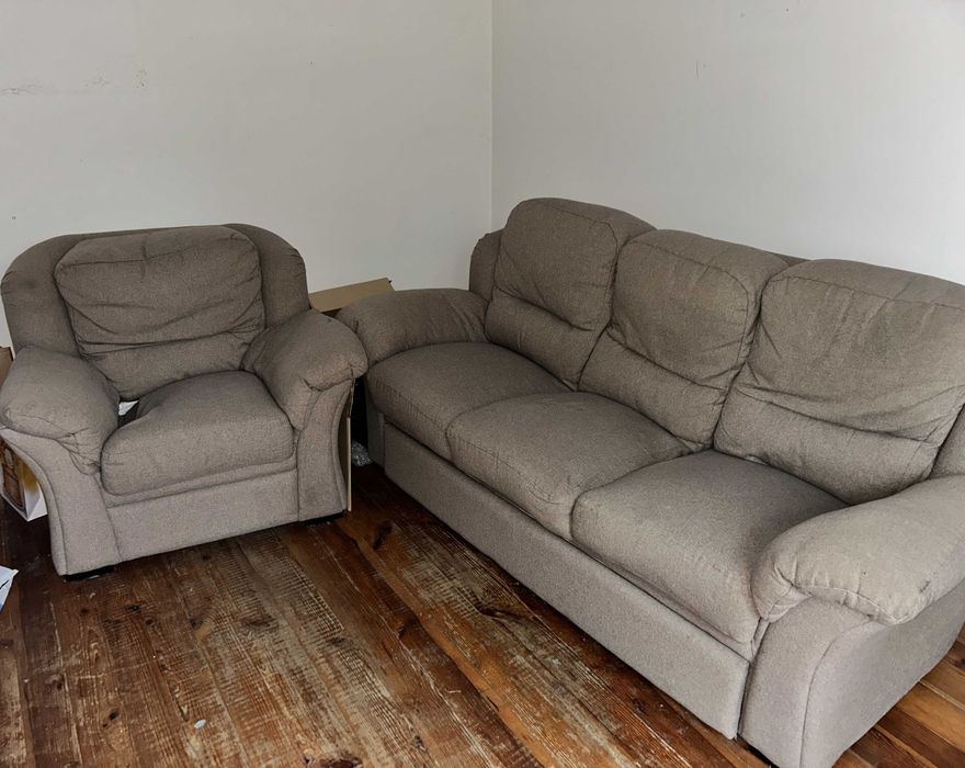 Używany zestaw wypoczynkowy - sofa i fotel