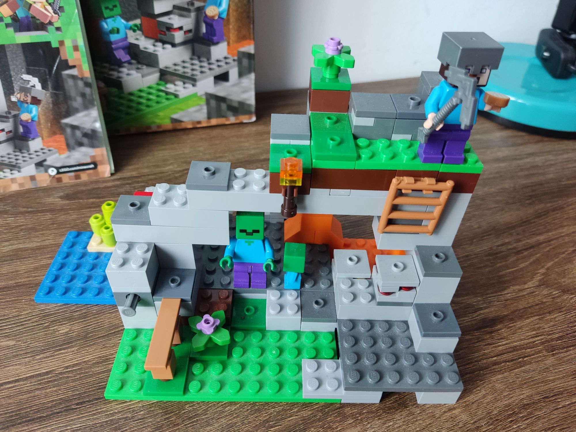 21141 LEGO Minecraft Jaskinia Zombie stan idealny