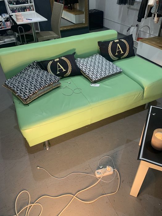 Кожаный диван