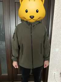 Продам куртку Softshell кольору олива.