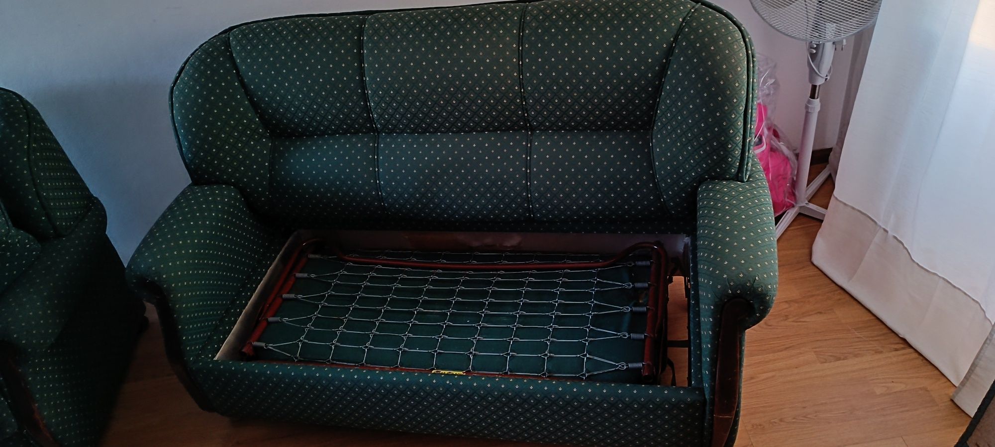 2 Sofás pequenos e 1 sofá cama grande