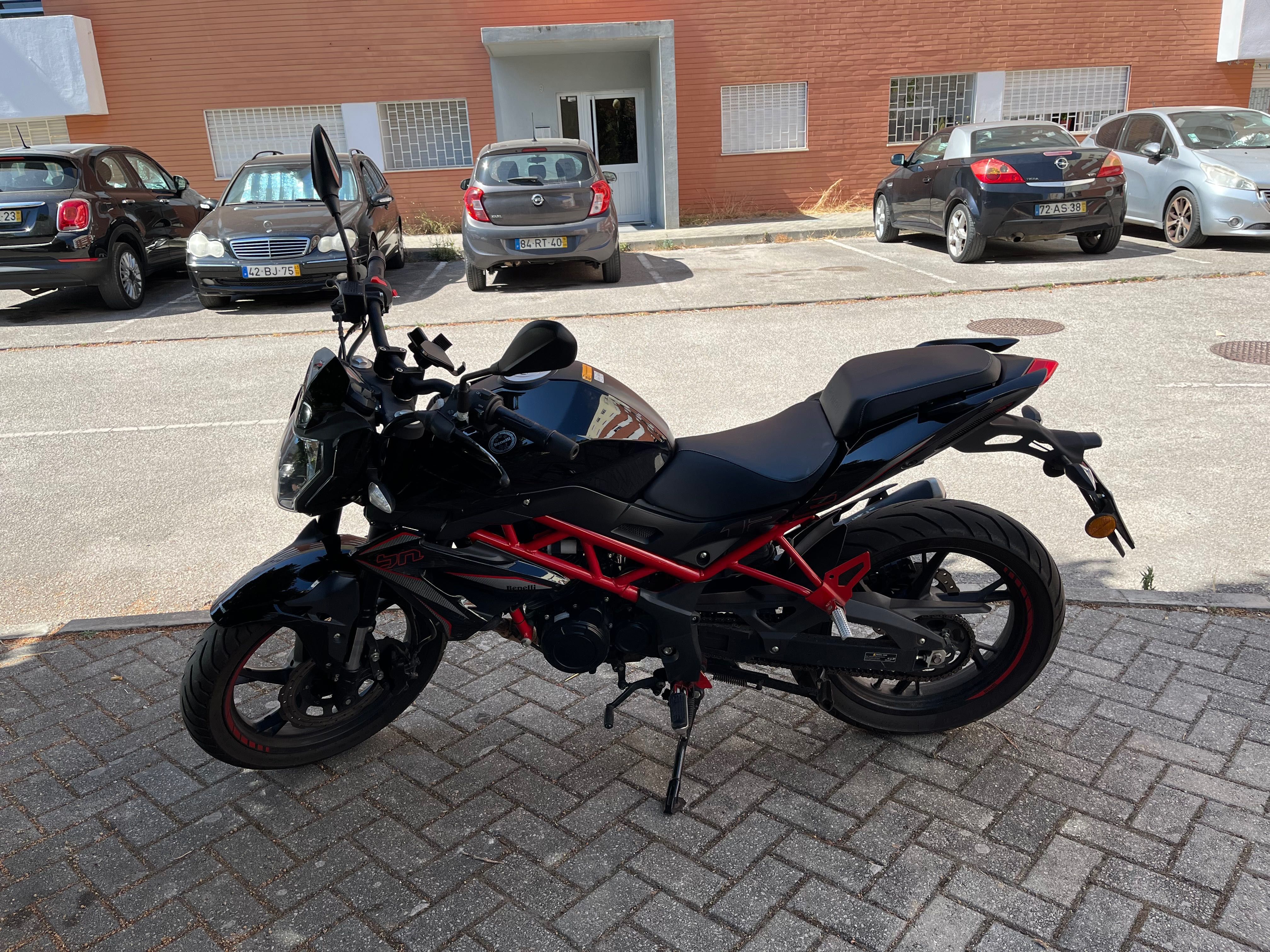 Benelli BN 125, 2023 em otimo estado + suporte pra telemovel