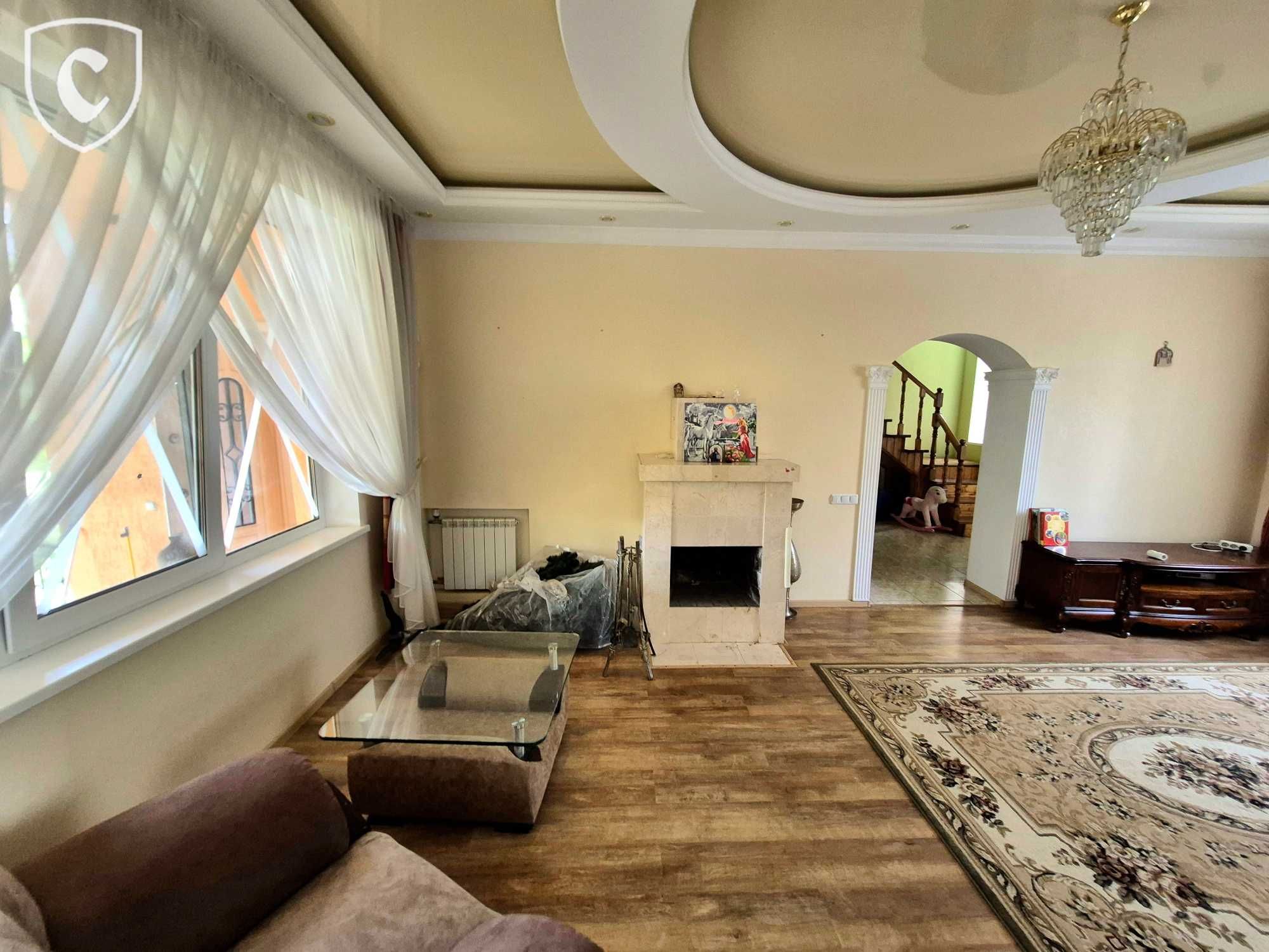 Будинок з басейном , с. Старі Петрівці | 250 м², 15 соток
