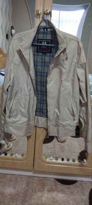 Продається чоловіча куртка-вітровка