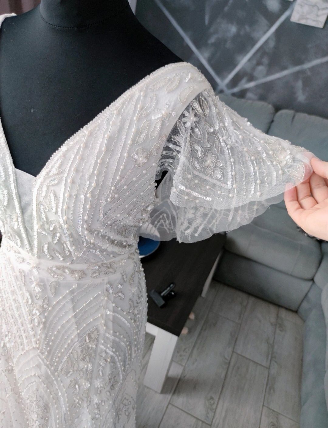 Suknia zdobiona cekinowa 42 XL ślubna na poprawiny błyszcząca