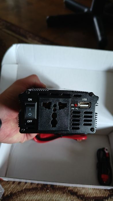 Інвертор з розеткою та USB Lvyuan F-2000A  2000 W 12-220
