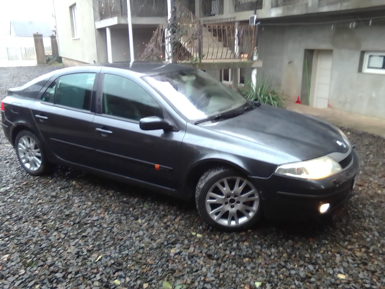 Продам авто марки Renault Laguna 2 з надійним бензиновим двигуном