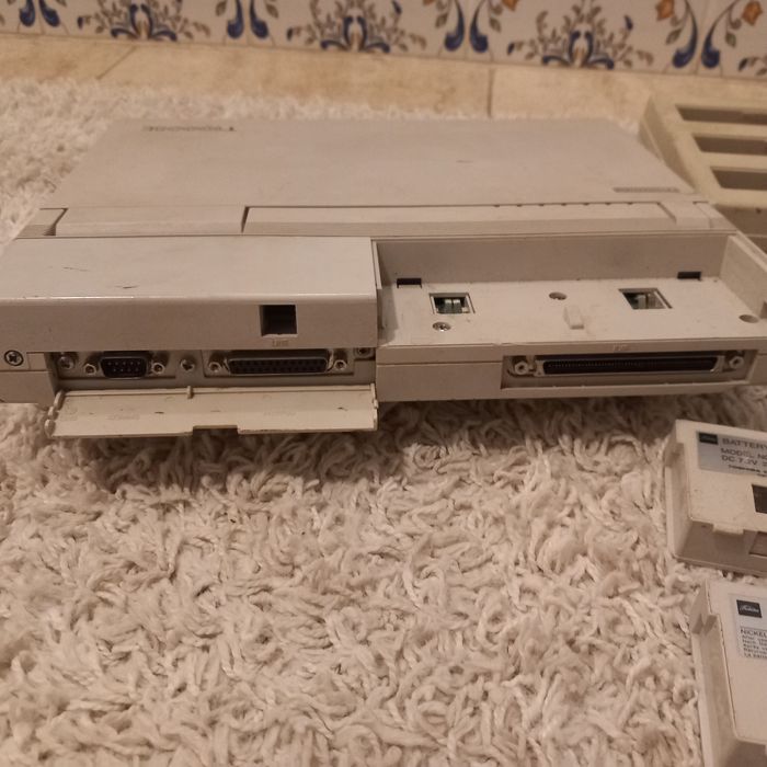 Toshiba  T1000SE vintage laptop