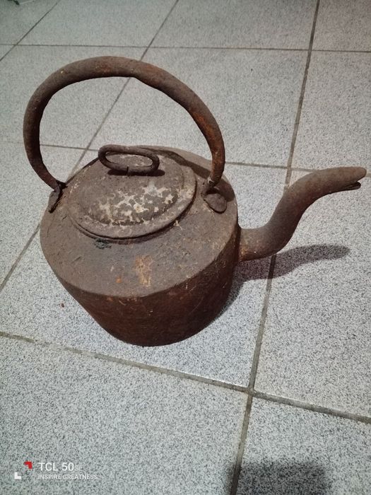 Chaleira grande em ferro fundido para decoração ou colecionadores .com