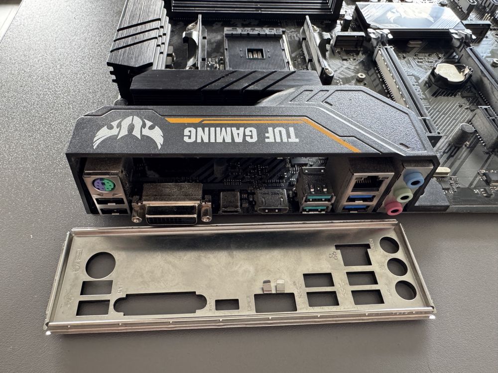 Материнська плата Asus TUF B450-PRO GAMING (sAM4, AMD B450)