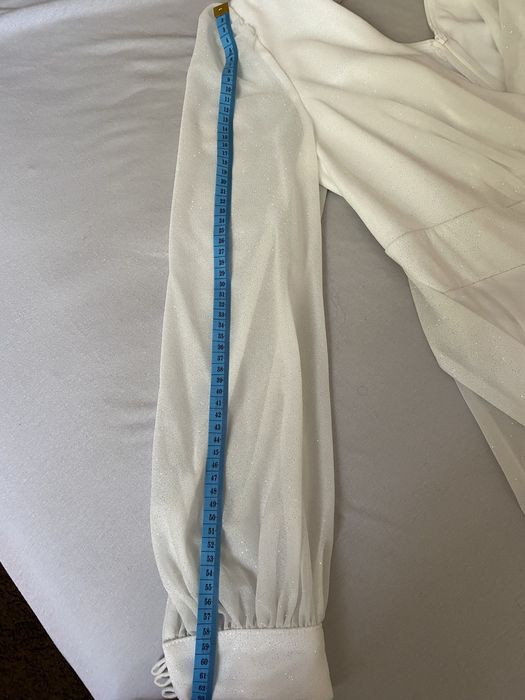 Нарядна біла сукня