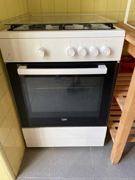 Fogão Beko - Gás - com BOTIJA quase cheia