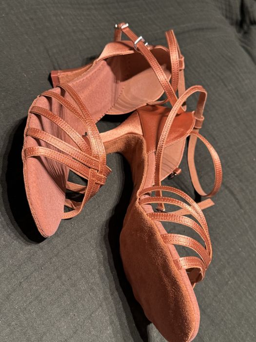 Buty do tanca latino rozmiar 40 ale pasujacy na 39