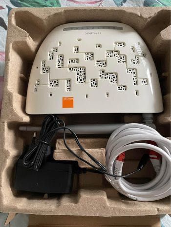 Sprzedam używany router Wi-Fi TP-Link TD-W8950N Orange.