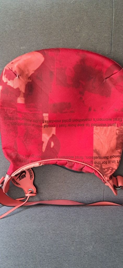 Летняя яркая сумочка  NIKE