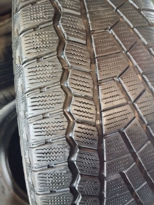 Одна зимова шина Continental 215/60/17