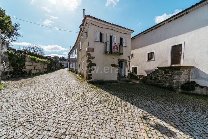 Moradia T3 / Seia, Sameice e Santa Eulália