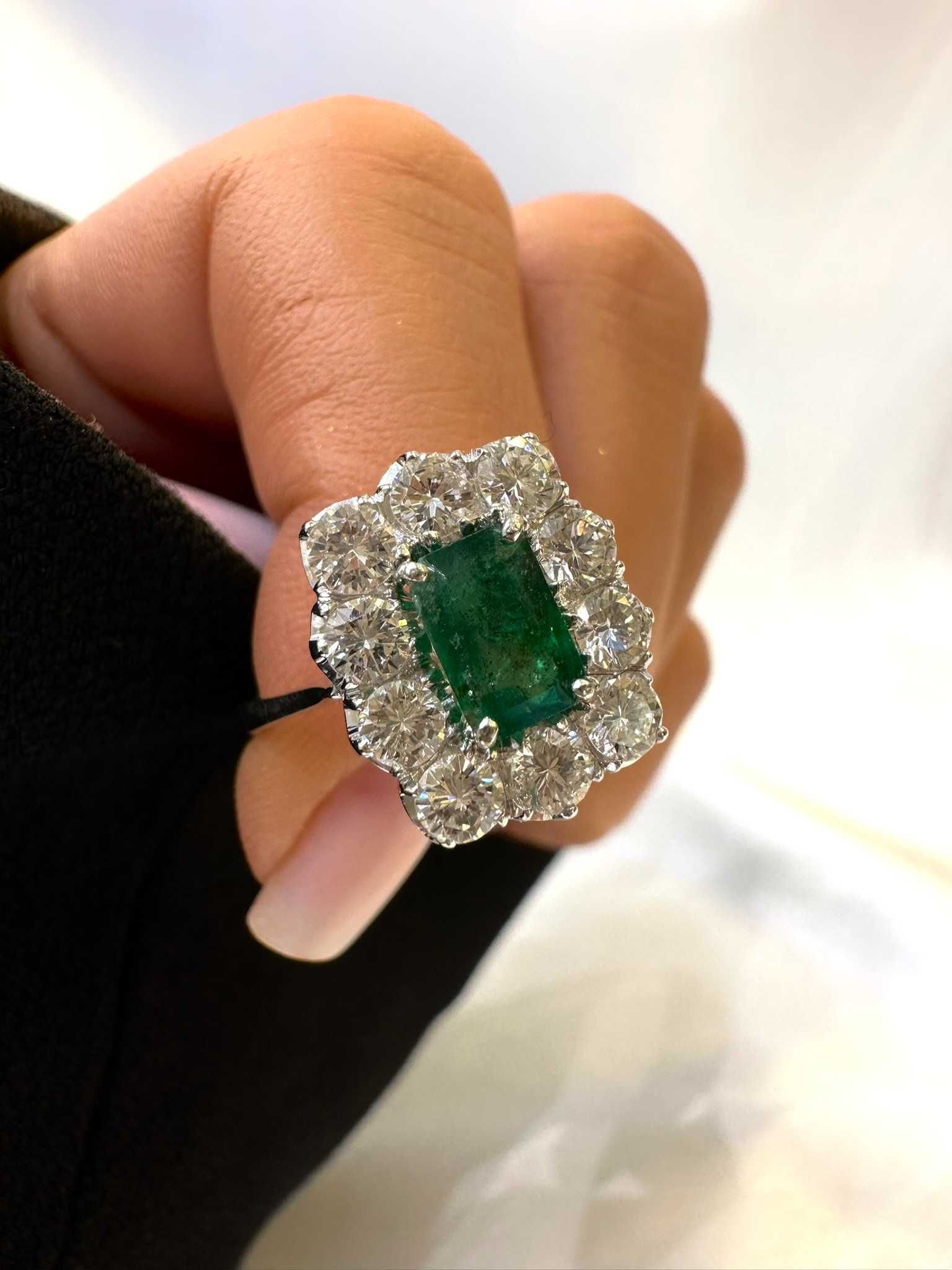 Pierścionek z naturalnym szmaragdem  i diamentami naturalnymi 1.20 Ct