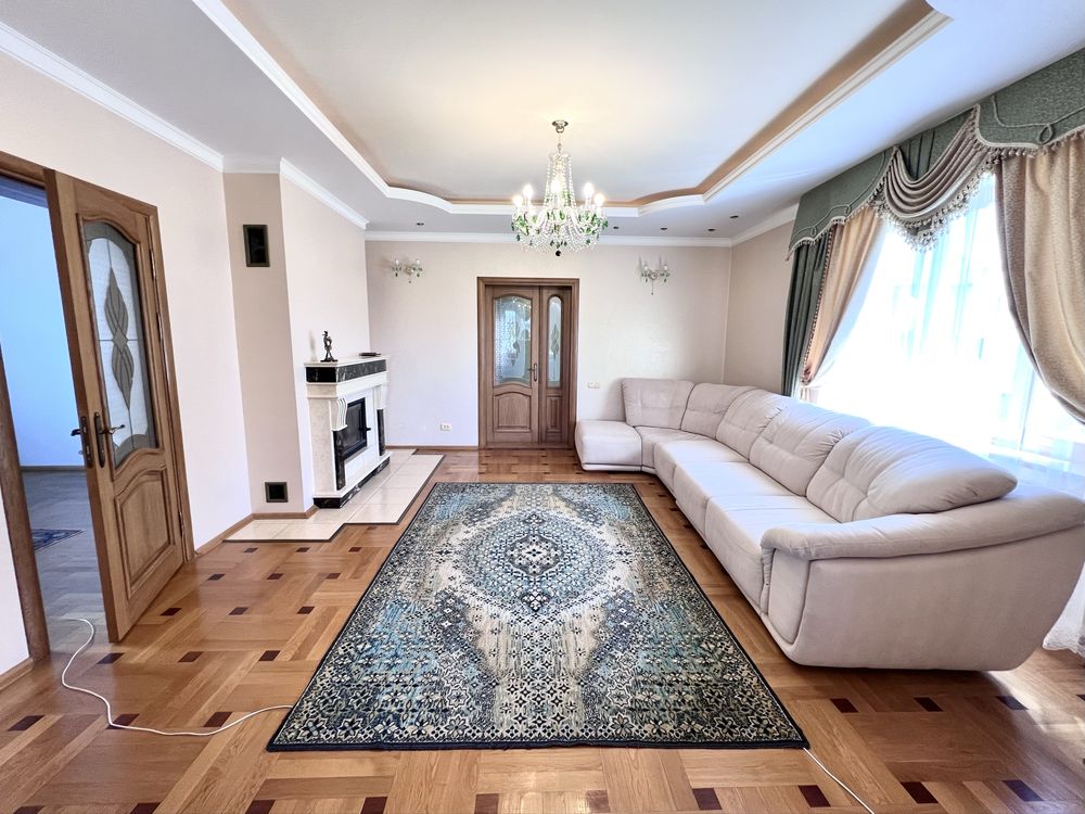 Продаж красивого будинку у Великих Гаях