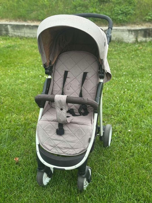 Прогулянкова коляска в хорошому стані