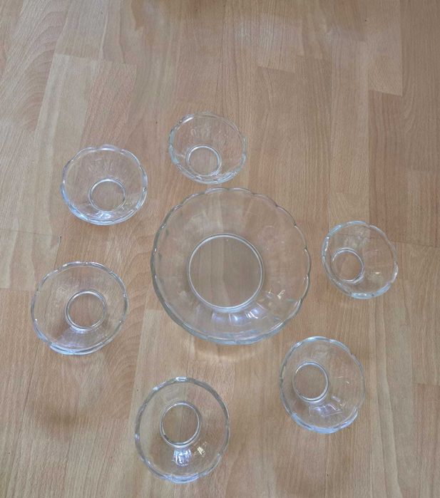 Szklana misa i salaterki