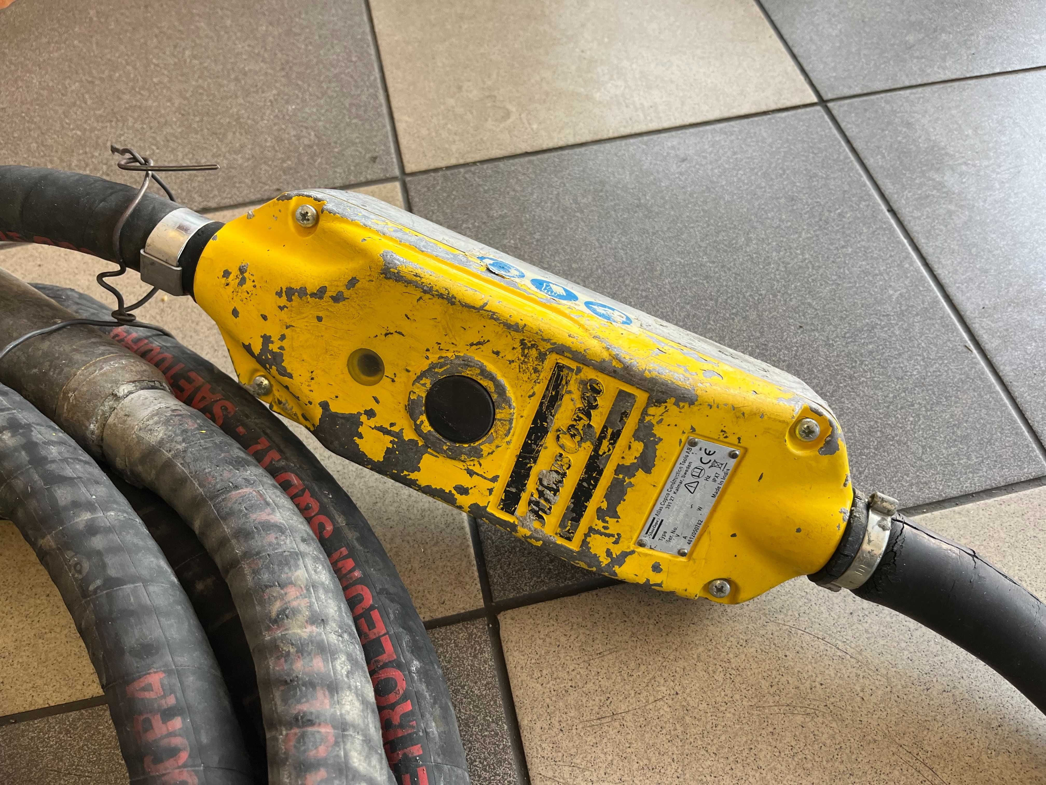 Wibrator pogrążalny do betonu buława Atlas Copco Smart 48, 10m