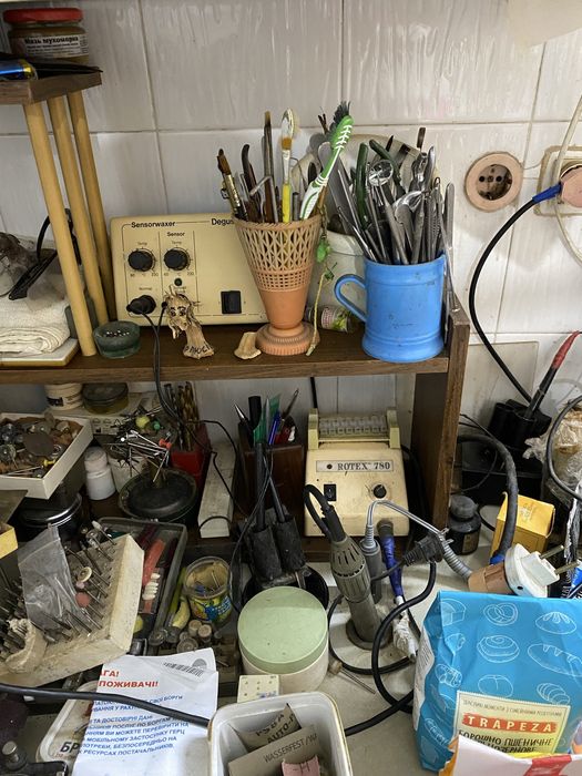 Продам зуботезнический стол, инструменты, компрессор, печка Programat