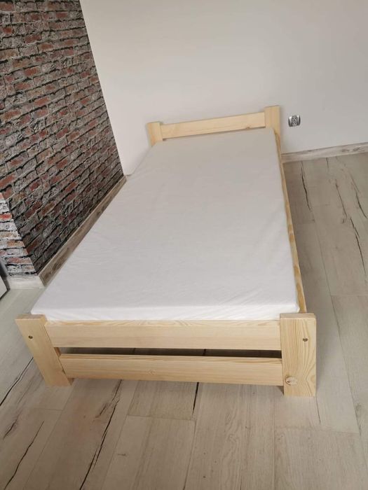 Łóżko sosnowe z materacem piankowym 90/200 389 zł