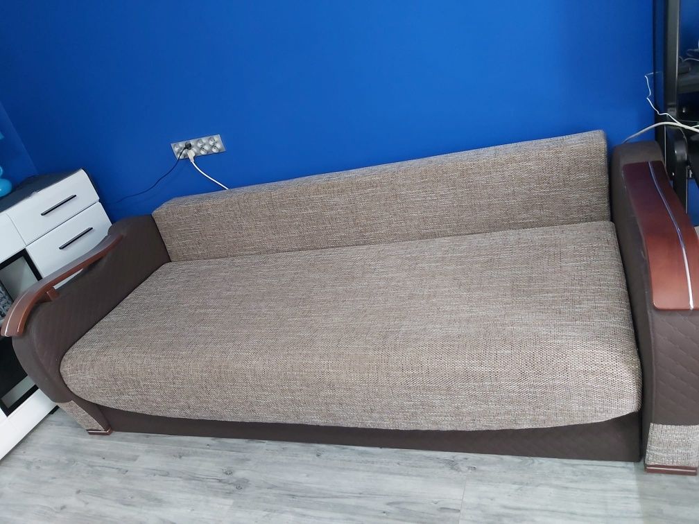 Sofa do spania kolor beż i ciemny brąz