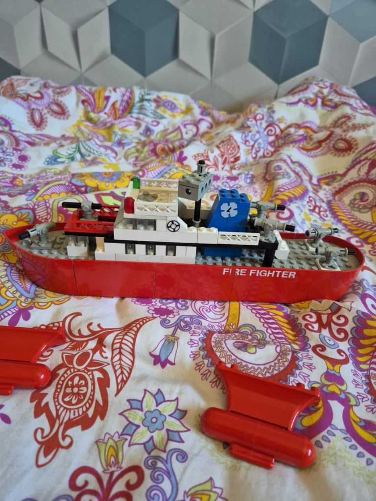 Stary LEGO 316 statek fire fighter