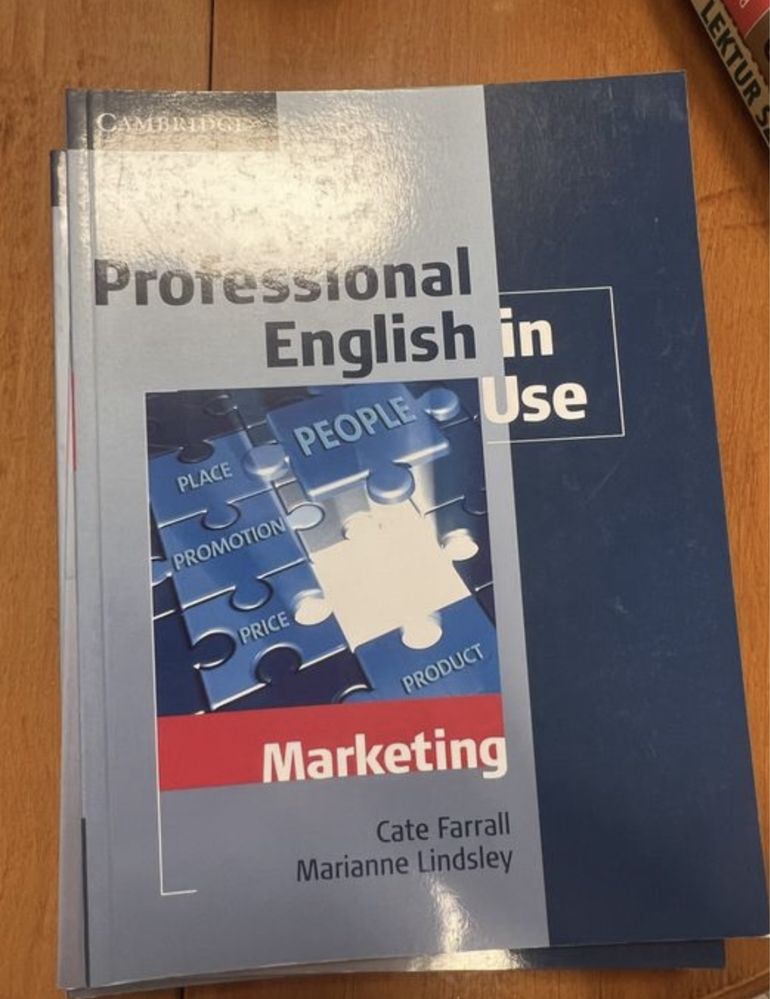 Garbitur komplet z książką Proffesional English Marketing