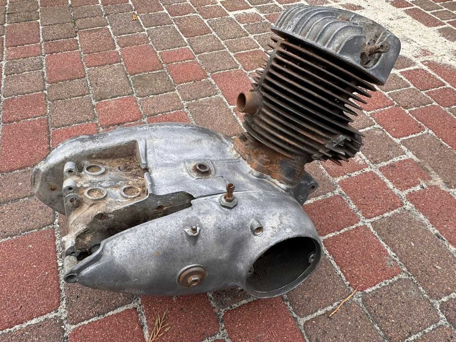 Продам оригінальний двигун на мотоцикл  Иж 350,49