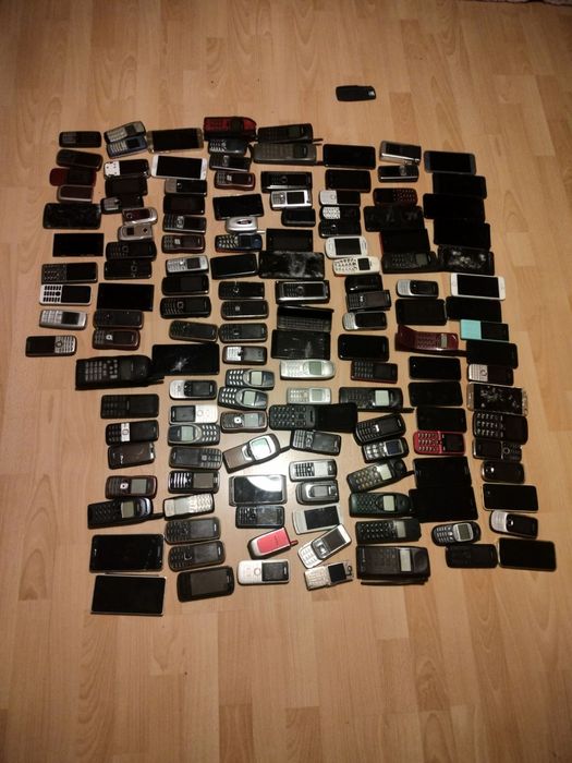 Продам телефони по штучно або всі разом