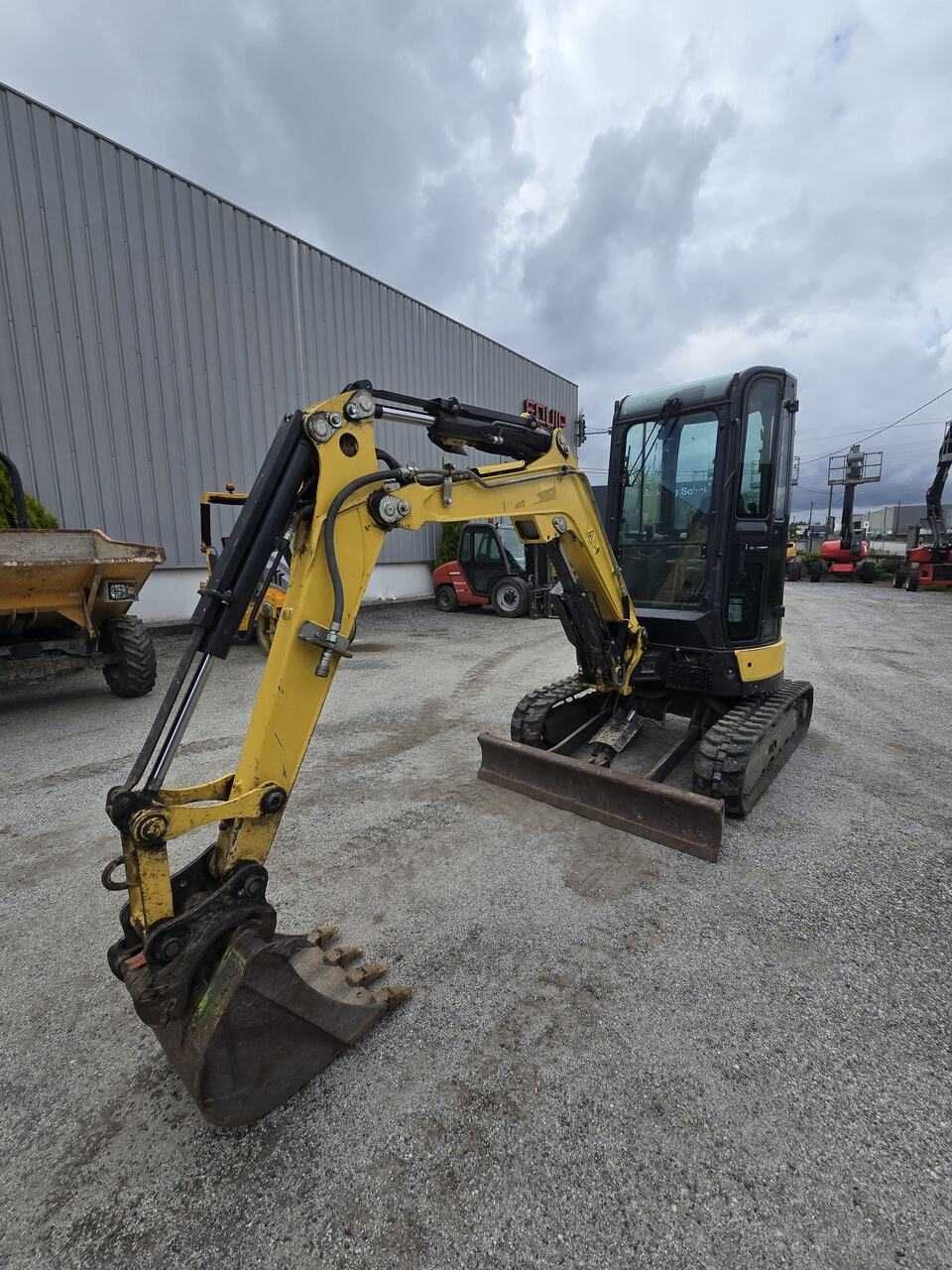Mini Giratória Yanmar Vio26