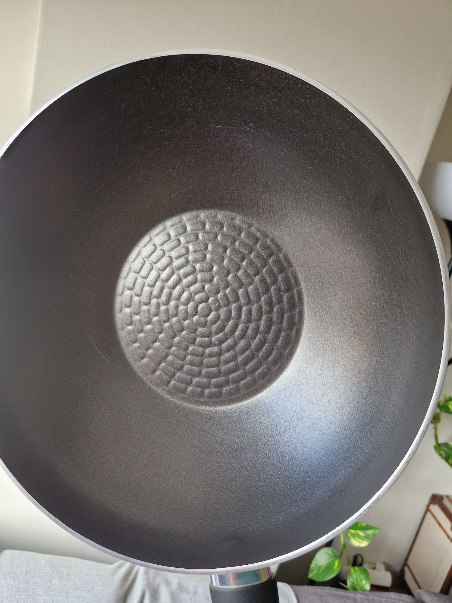 Panela Wok antiaderente de alumínio 28 cm