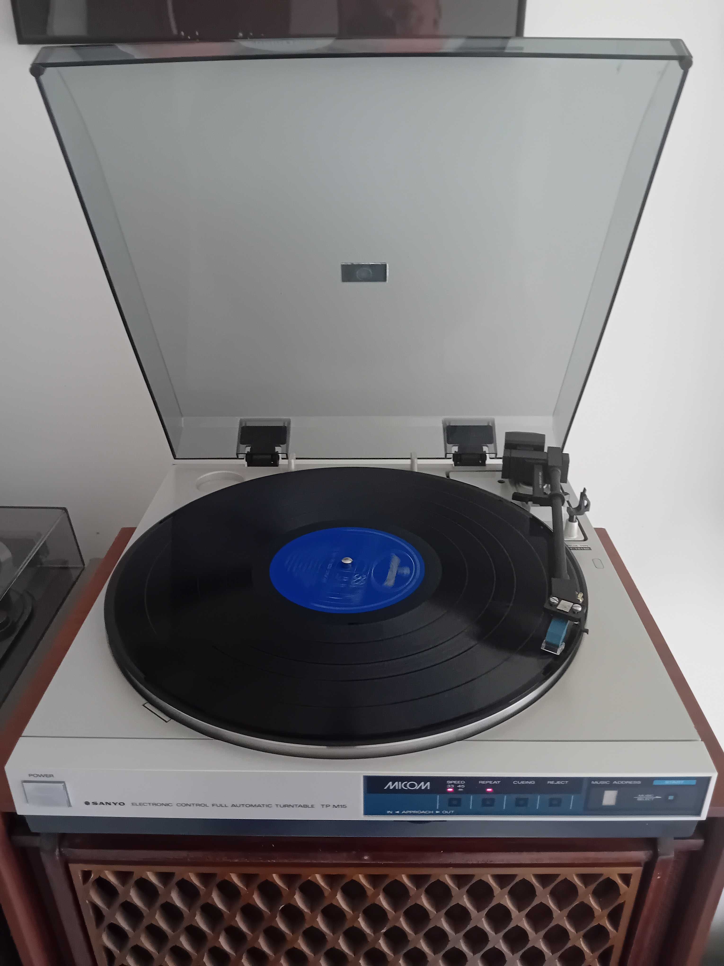 Gramofon Sanyo TP M15